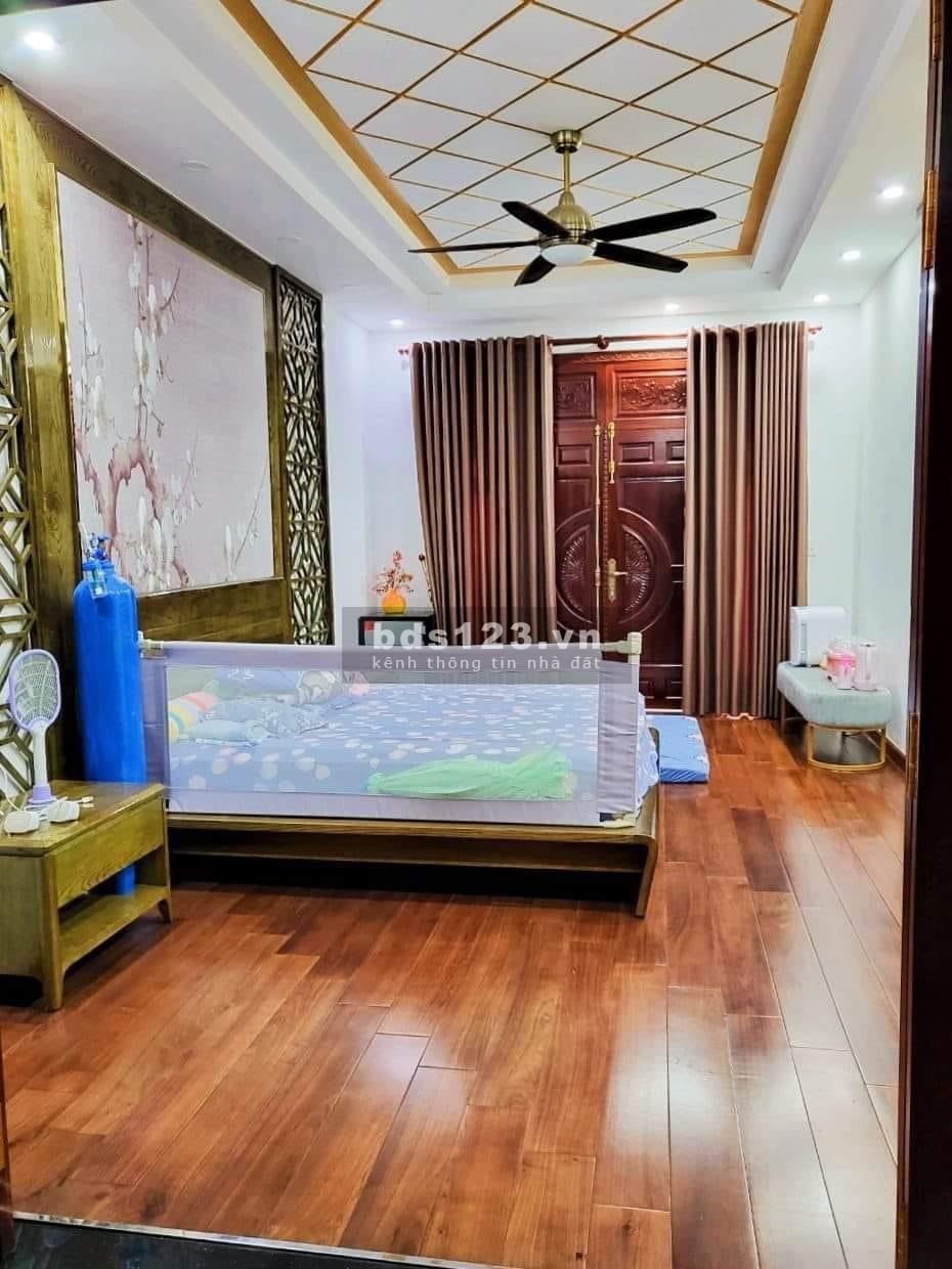Bán gấp biệt thự sang trọng - Quận Tân Bình. (đường 10m thông, nhà đẹp 5 tấm)