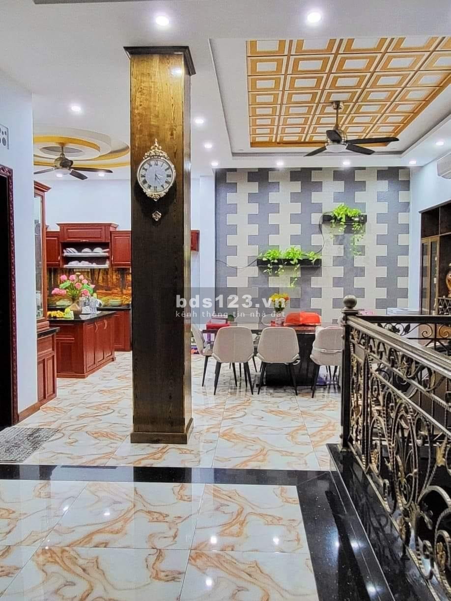 Bán gấp biệt thự sang trọng - Quận Tân Bình. (đường 10m thông, nhà đẹp 5 tấm)
