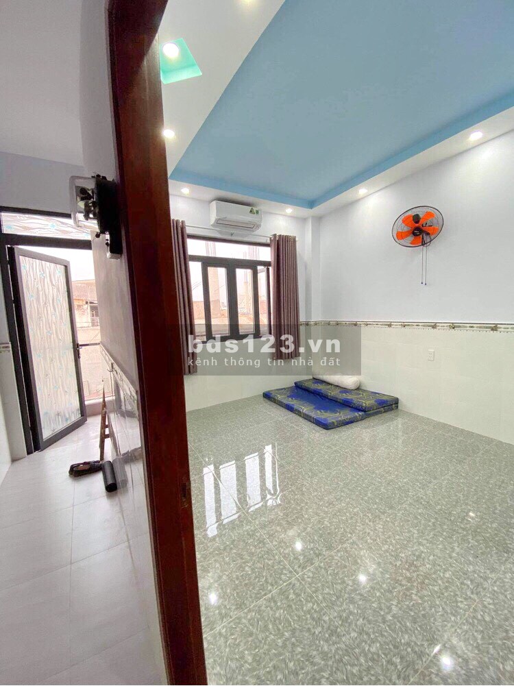 Bán CHDV 4 lầu 12PN hẻm 4m đường Âu Dương Lân Phường 3 Quận 8