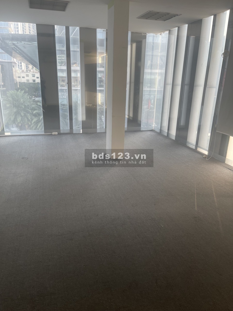 Cho thuê nhà mặt tiền CMT8, Quận 3. DT 203m² x 5 lầu, chỉ 280 triệu/tháng, LH 0911989098