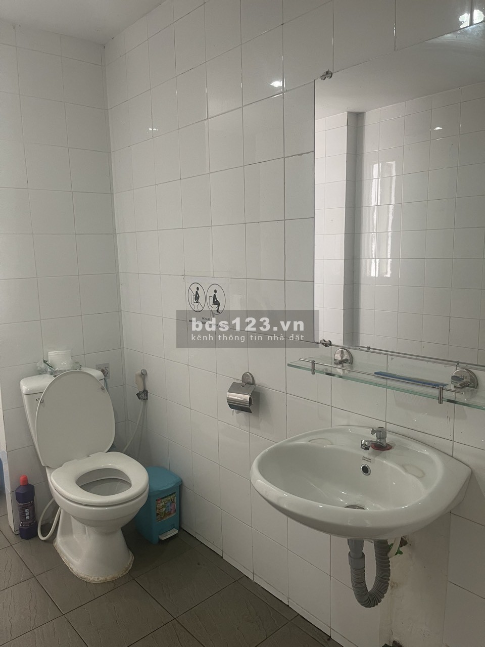 Cho thuê nhà mặt tiền CMT8, Quận 3. DT 203m² x 5 lầu, chỉ 280 triệu/tháng, LH 0911989098
