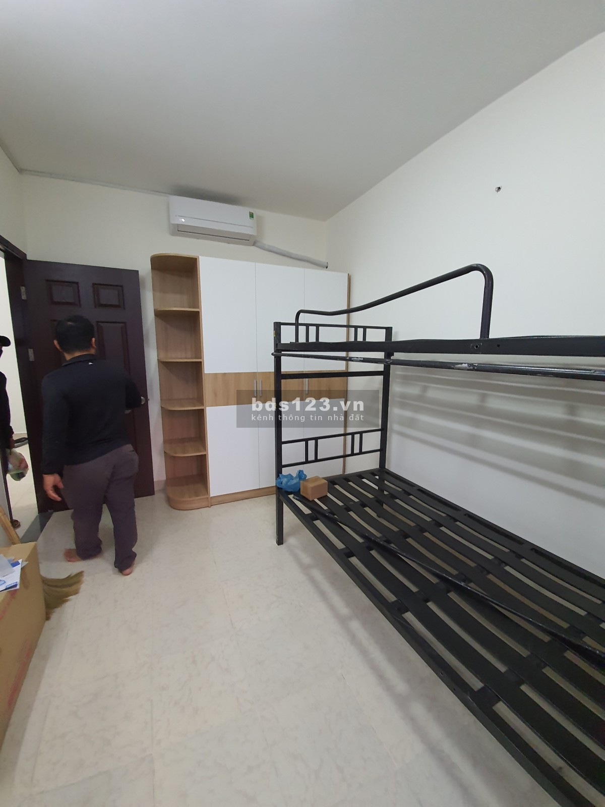 Chính chủ cần bán gấp căn hộ 2pn Dt 70m2 căn góc view sông giá chỉ 1ty9 full nội thất