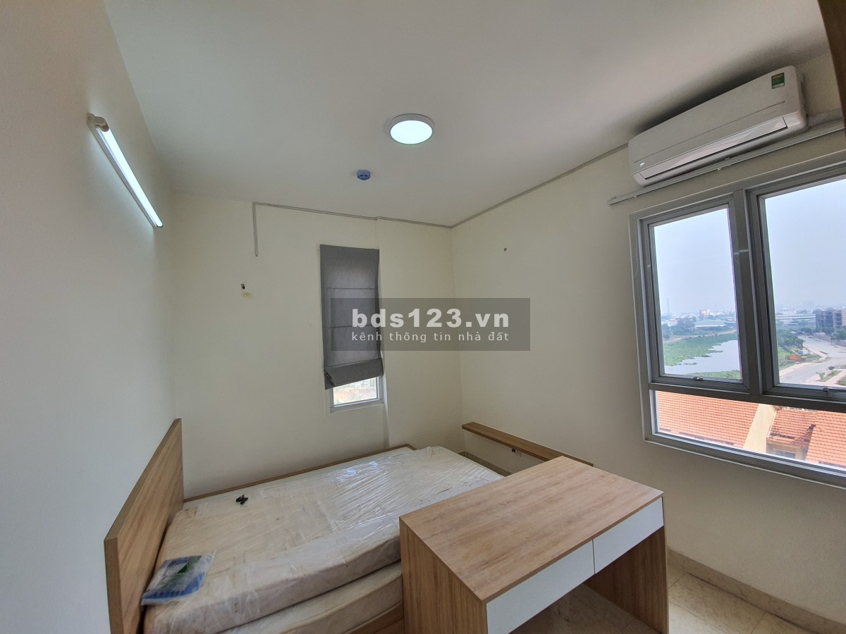 Chính chủ cần bán gấp căn hộ 2pn Dt 70m2 căn góc view sông giá chỉ 1ty9 full nội thất