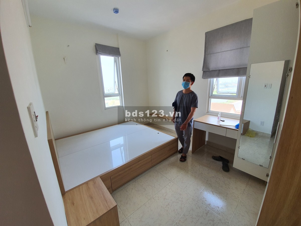 Chính chủ cần bán gấp căn hộ 2pn Dt 70m2 căn góc view sông giá chỉ 1ty9 full nội thất
