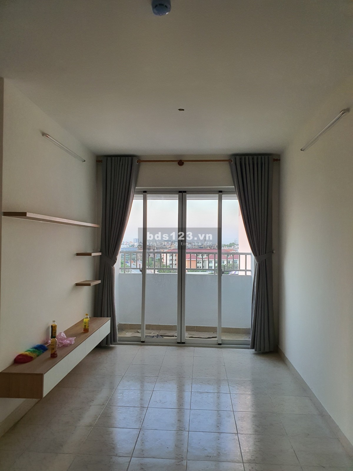 Chính chủ cần bán gấp căn hộ 2pn Dt 70m2 căn góc view sông giá chỉ 1ty9 full nội thất