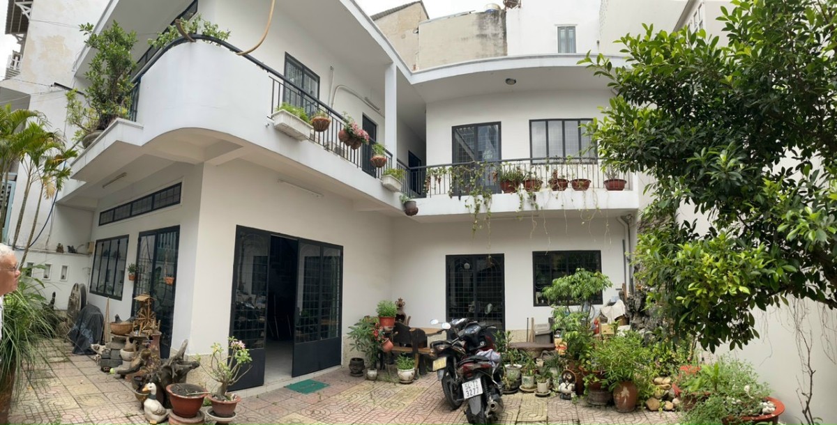 Phường Phú Thạnh, biệt thự gần ngã 4 Lũy Ban Bích và Thoại Ngọc Hầu, diện tích 11x14. Giá 11 tỷ