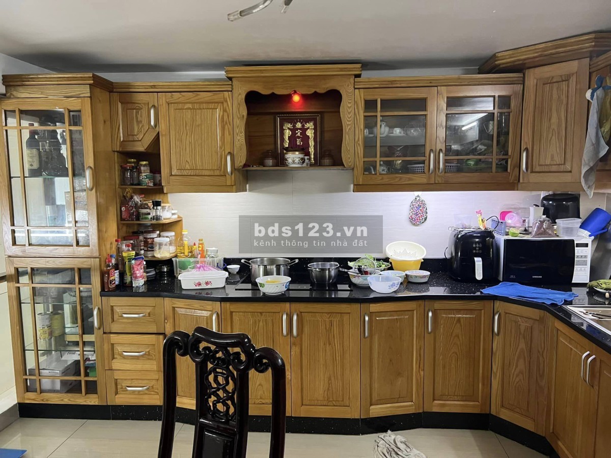 Tin sốc – Bán nhà khu vực hiếm – Nhà đẹp 5 phòng ngủ - Cách mặt tiền 5m