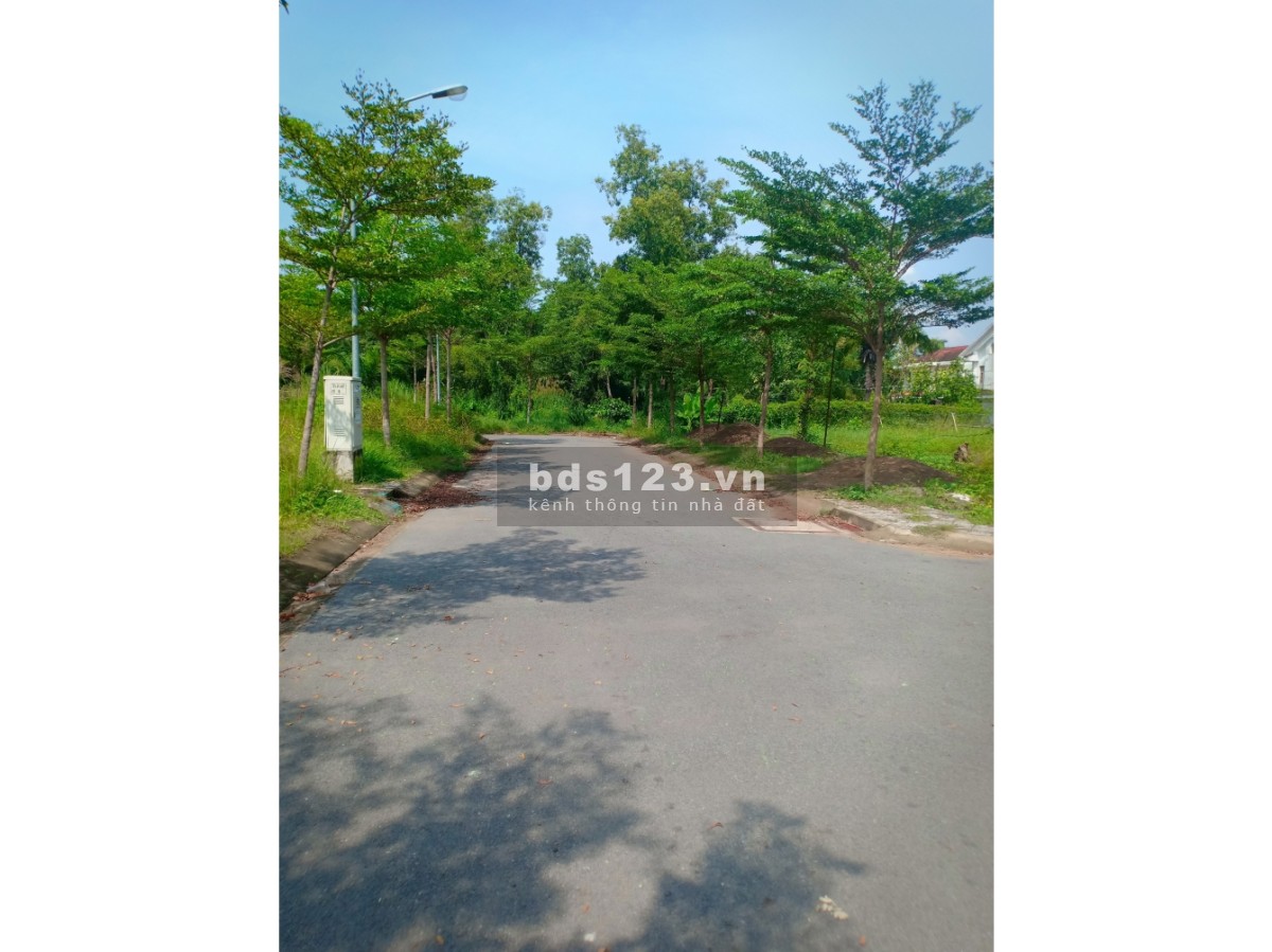 Đất Cần bán gấp Hoàng Hữu Nam tp Thủ Đức 2tỷ250 80m2 có sổ riêng gần kế bến xe miền đông mới