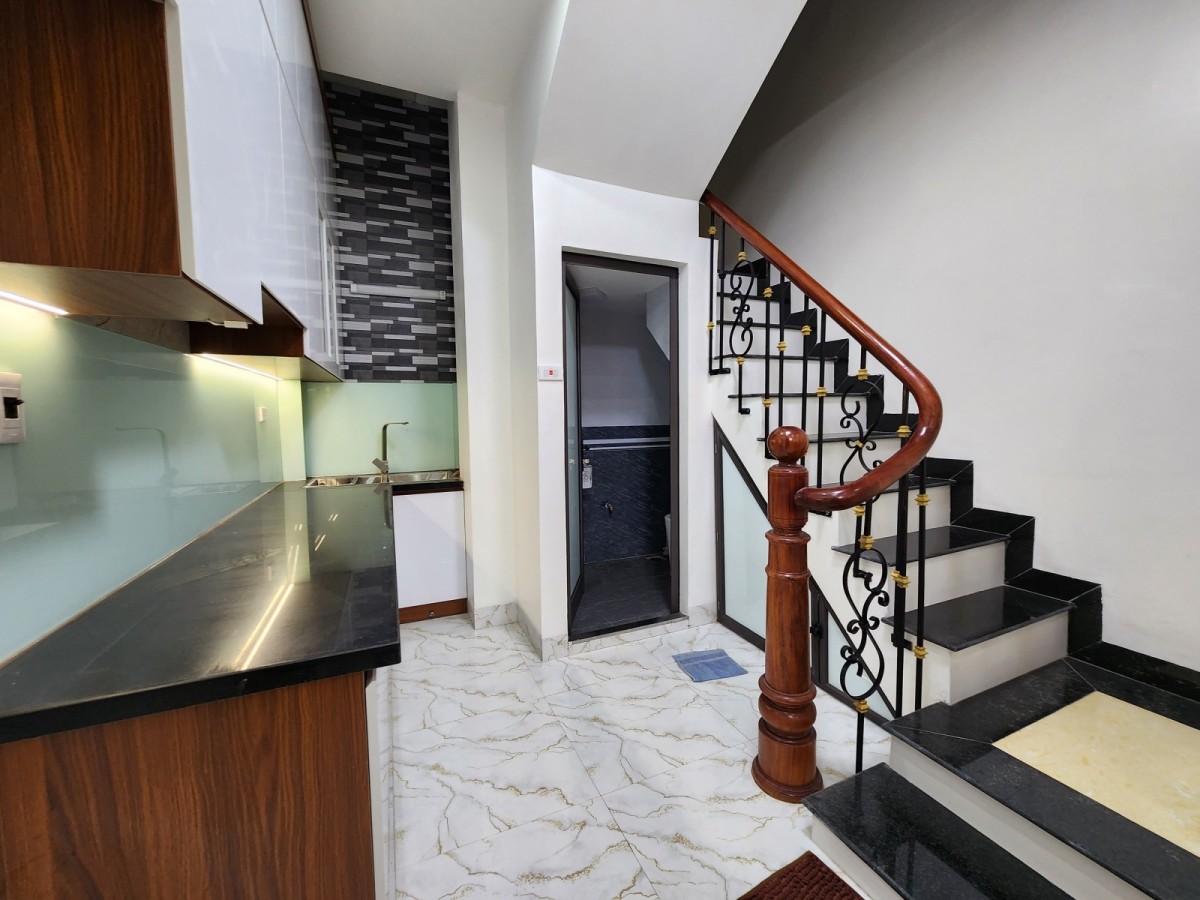 Bán nhà đẹp ở ngay Minh Khai, Hai Bà Trưng, 5 tầng, 33m2. Giá 5.8 tỷ