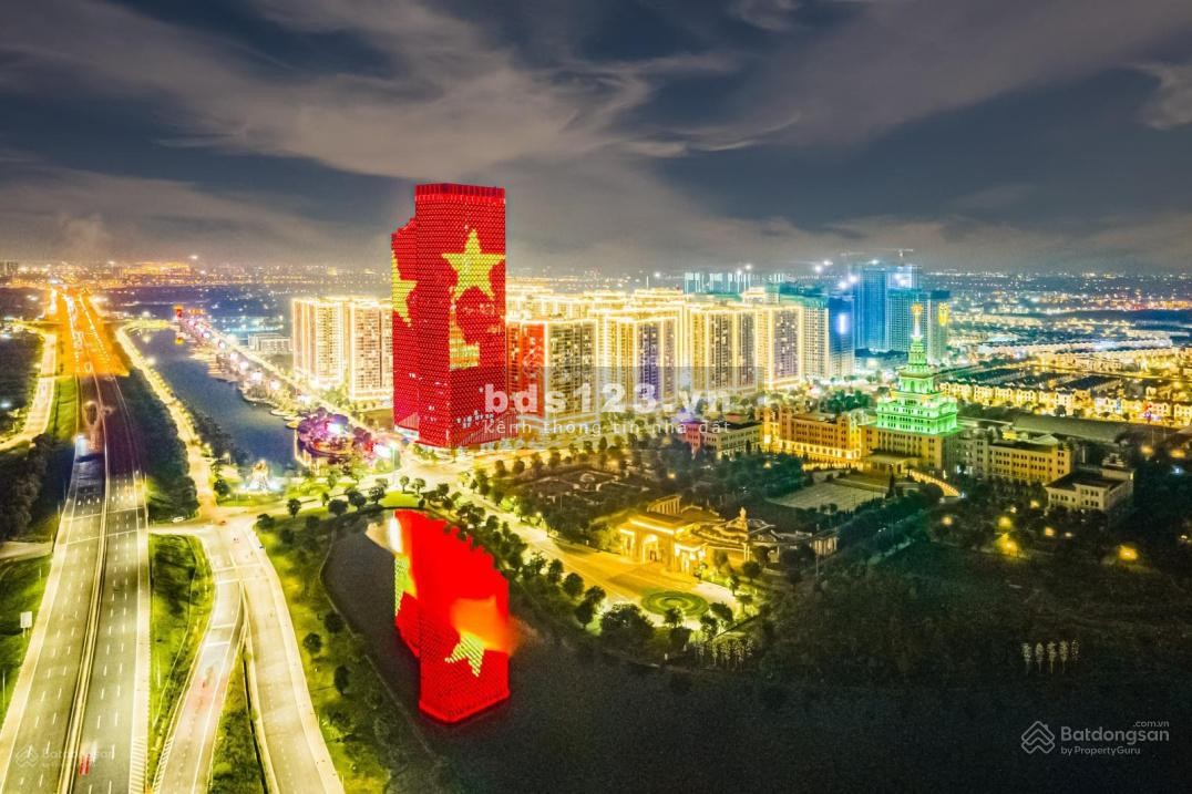 Chính chủ cần bán căn biệt thự song lập gần biển hồ và trung tâm thương mại Vincom Vinhomes Gia Lâm
