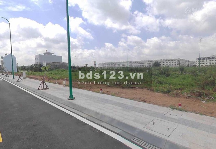 Bán nền 80m2 nằm ngay MTĐ Nguyễn Hoàng, Phường An Khánh, Q2, Giá 2tỷ4 SHR. LH Quân