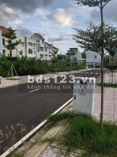 Cần bán lô đất 80m2 đường Đào Trí, Quận 7, gần Vinmart, giá 2,5 tỷ sổ hồng riêng, LH Quân