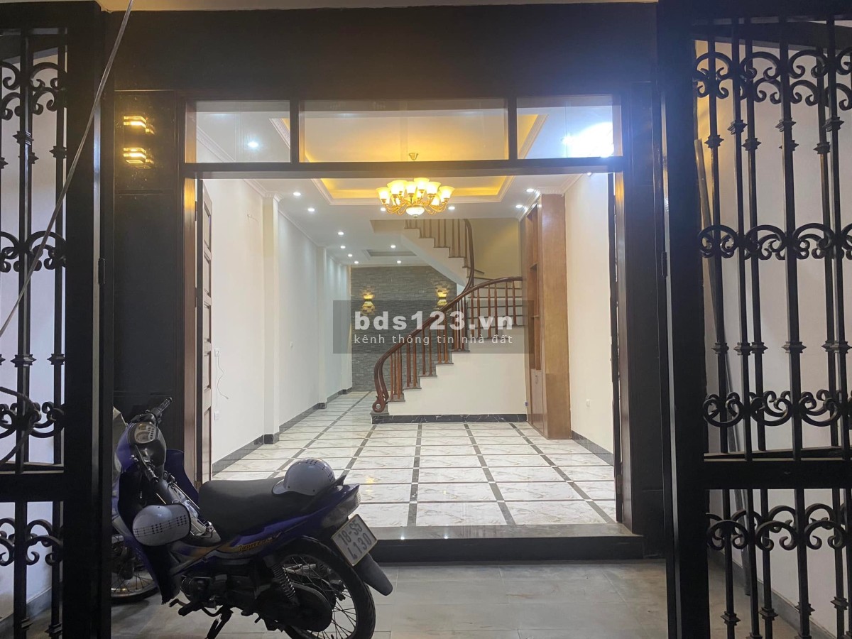 Bán nhà hơn 5 tỷ, 60m2 x 5 tầng, nhà mới tin, 50m ra mặt phố cho thuê giữ tiền quá ổn