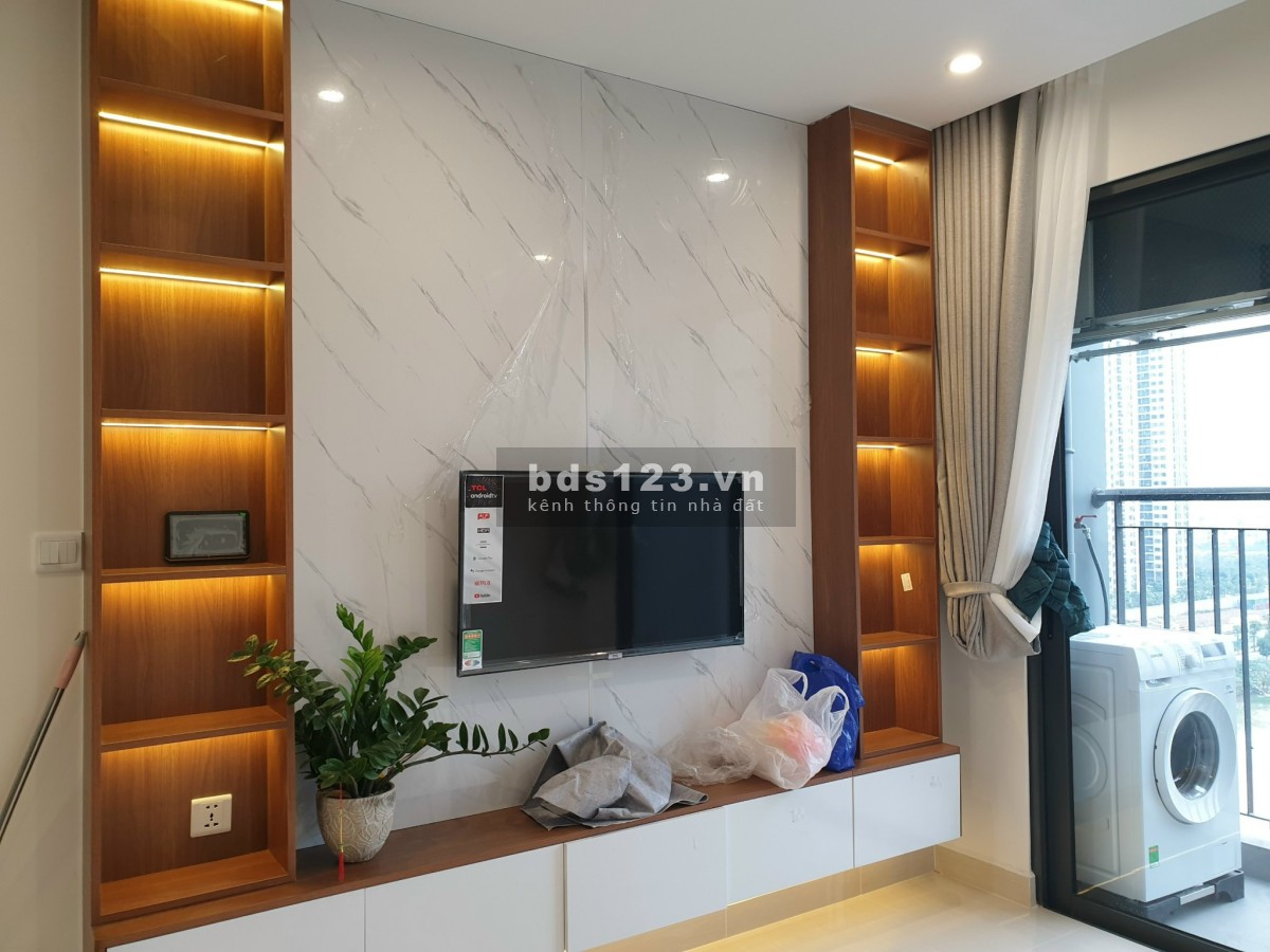 Bán căn hộ 1 ngủ 1 đa năng tầng trung, ngắm bể bơi 43m2 giá 1.78 tỷ Vinhomes Smart city