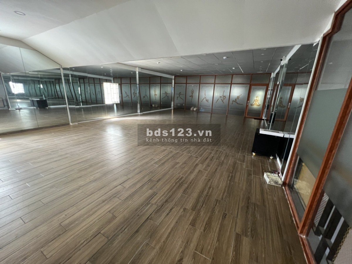 Cho thuê mặt bằng Q12 diện tích 370m2