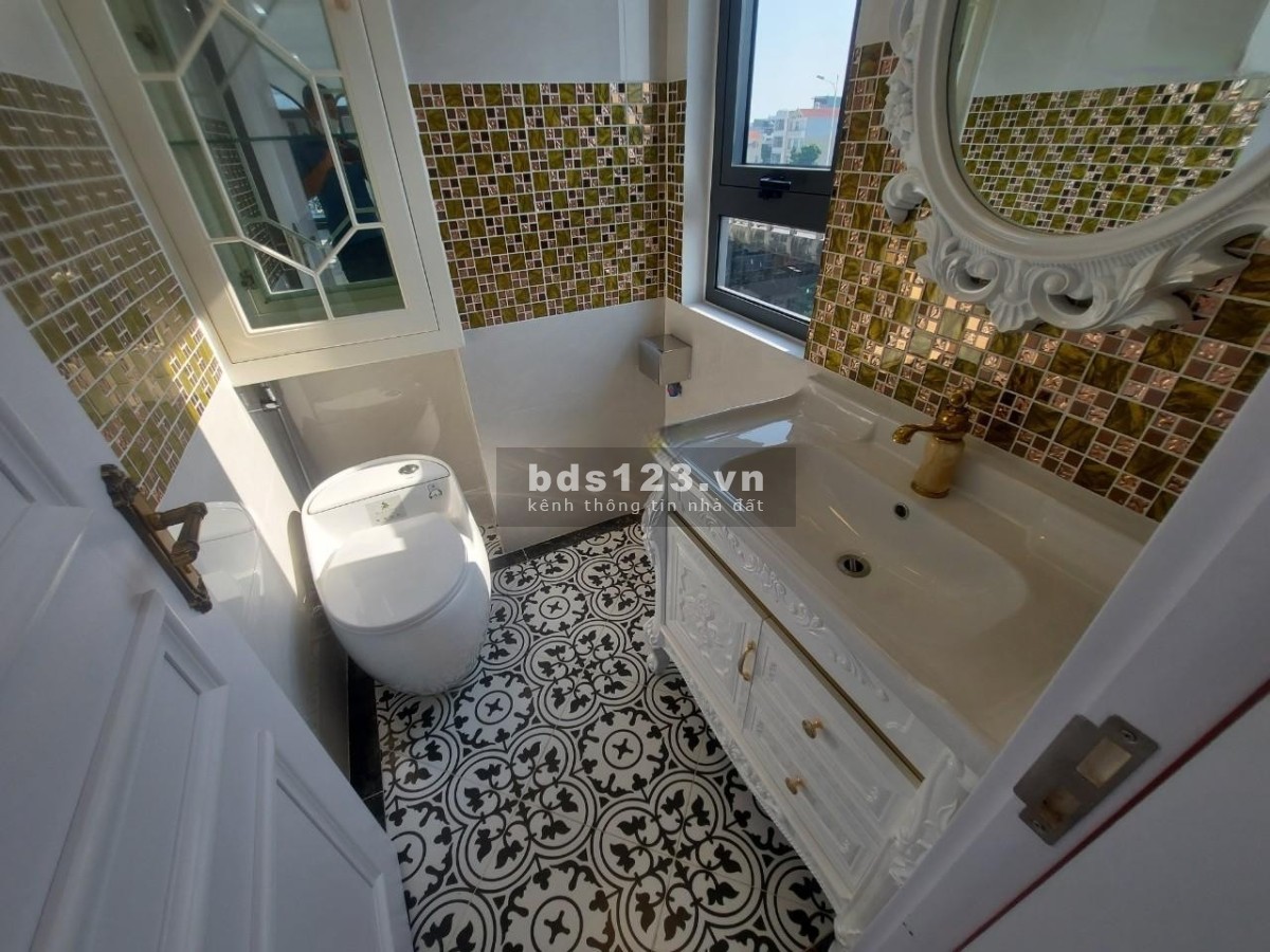 SIÊU PHẨM! Bán nhà VIP Đào Tấn. DT: 37m2,7 tầng, thang máy, MT3.5m. Chỉ 9 tỷ.