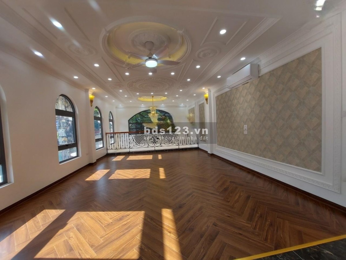 SIÊU PHẨM! Bán nhà VIP Đào Tấn. DT: 37m2,7 tầng, thang máy, MT3.5m. Chỉ 9 tỷ.