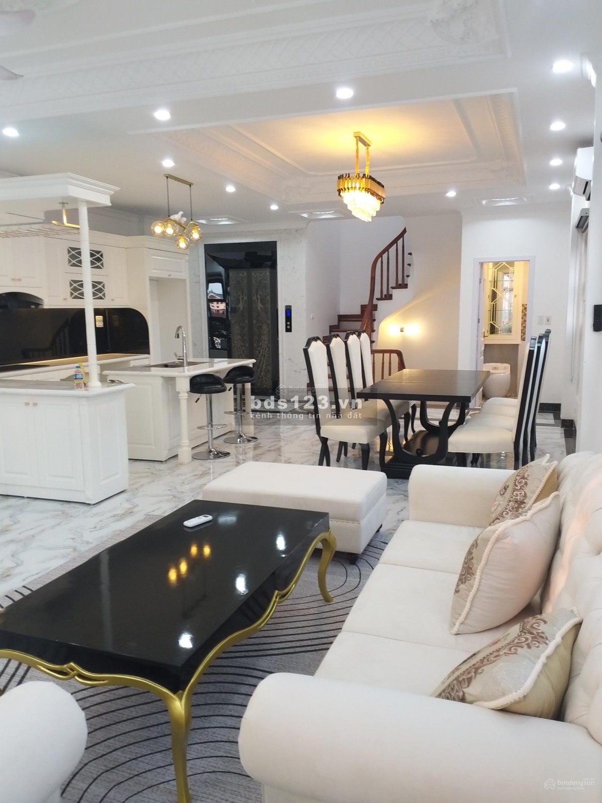 SIÊU PHẨM! Bán nhà VIP Đào Tấn. DT: 37m2,7 tầng, thang máy, MT3.5m. Chỉ 9 tỷ.