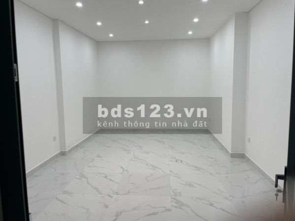 Mặt bằng rộng 4m ngay trung tâm Q1 - Lê Thị Hồng Gấm