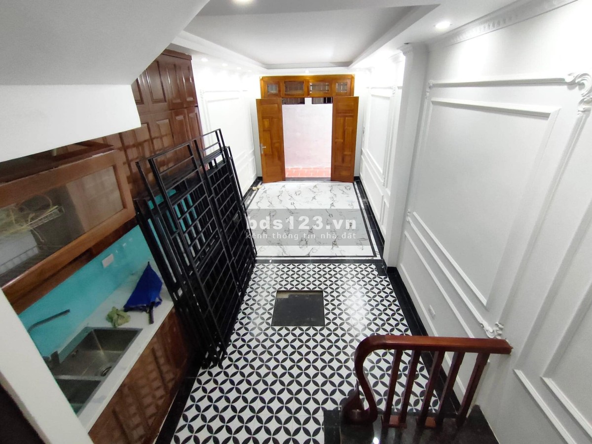 NHÀ MỚI ở Cầu Giấy 4tỷ 38m2 Oto GẦN 5 Tầng Phun công năng