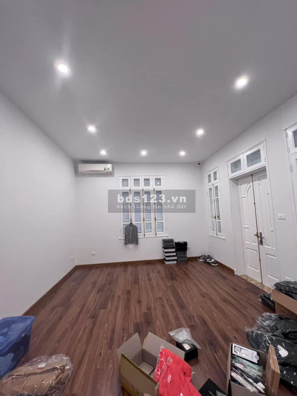 Bán biệt thự Cầu Giấy, đẹp nhất Trung Yên, dt 280m, 4T, mt 50m, 92 tỷ. Siêu phẩm lô góc, cực hiếm