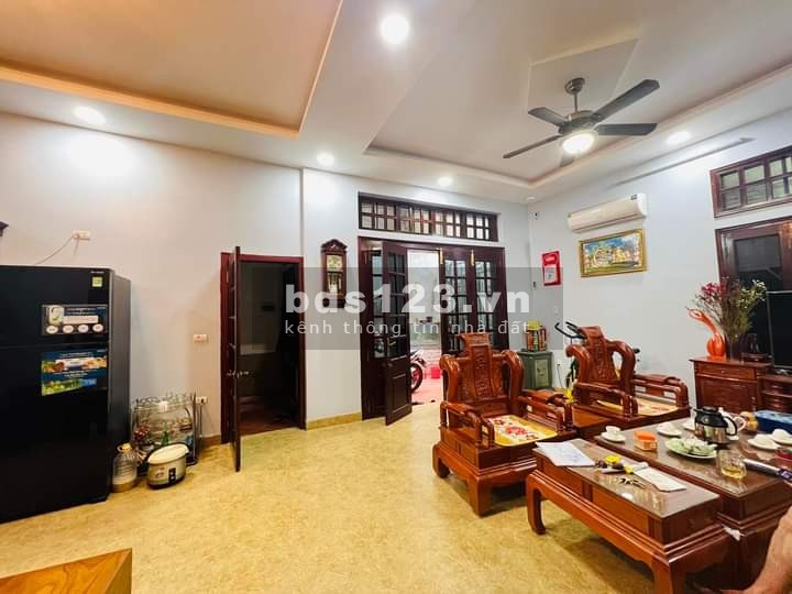 Bán tòa nhà 5 tầng, sang trọng ngay Trần Thái Tông. Mặt bằng 46.5m². Chào 7 4 tỷ