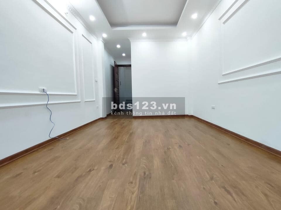 NHÀ MỚI ở Cầu Giấy 4tỷ 38m2 Oto GẦN 5 Tầng Phun công năng