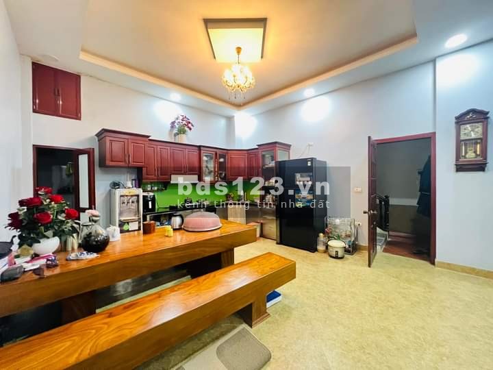Bán tòa nhà 5 tầng, sang trọng ngay Trần Thái Tông. Mặt bằng 46.5m². Chào 7 4 tỷ