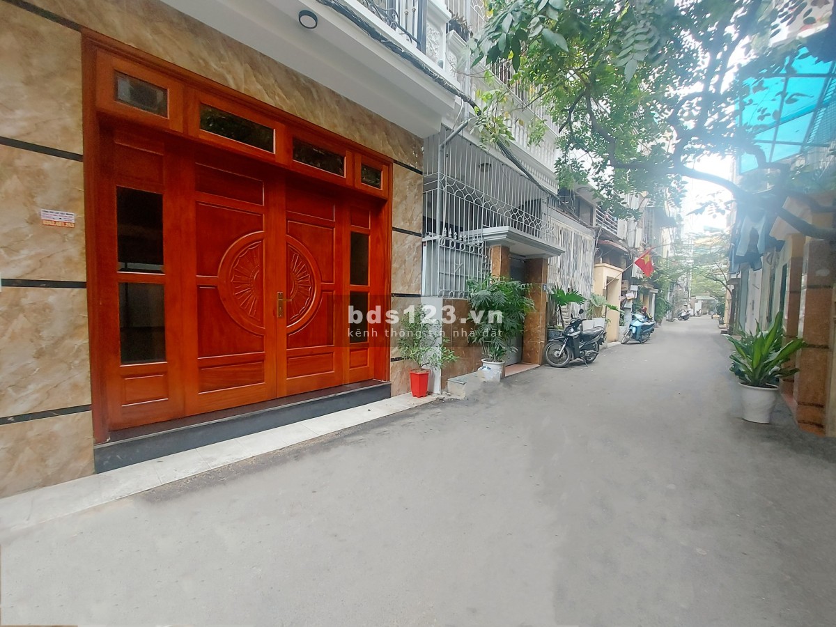 NHÀ MỚI ở Cầu Giấy 4tỷ 38m2 Oto GẦN 5 Tầng Phun công năng
