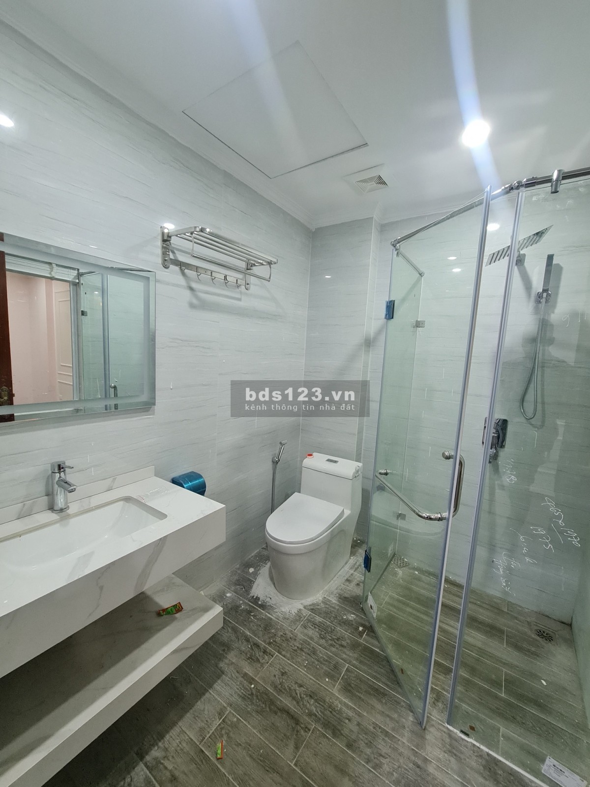 NHÀ MỚI ở Cầu Giấy 4tỷ 38m2 Oto GẦN 5 Tầng Phun công năng