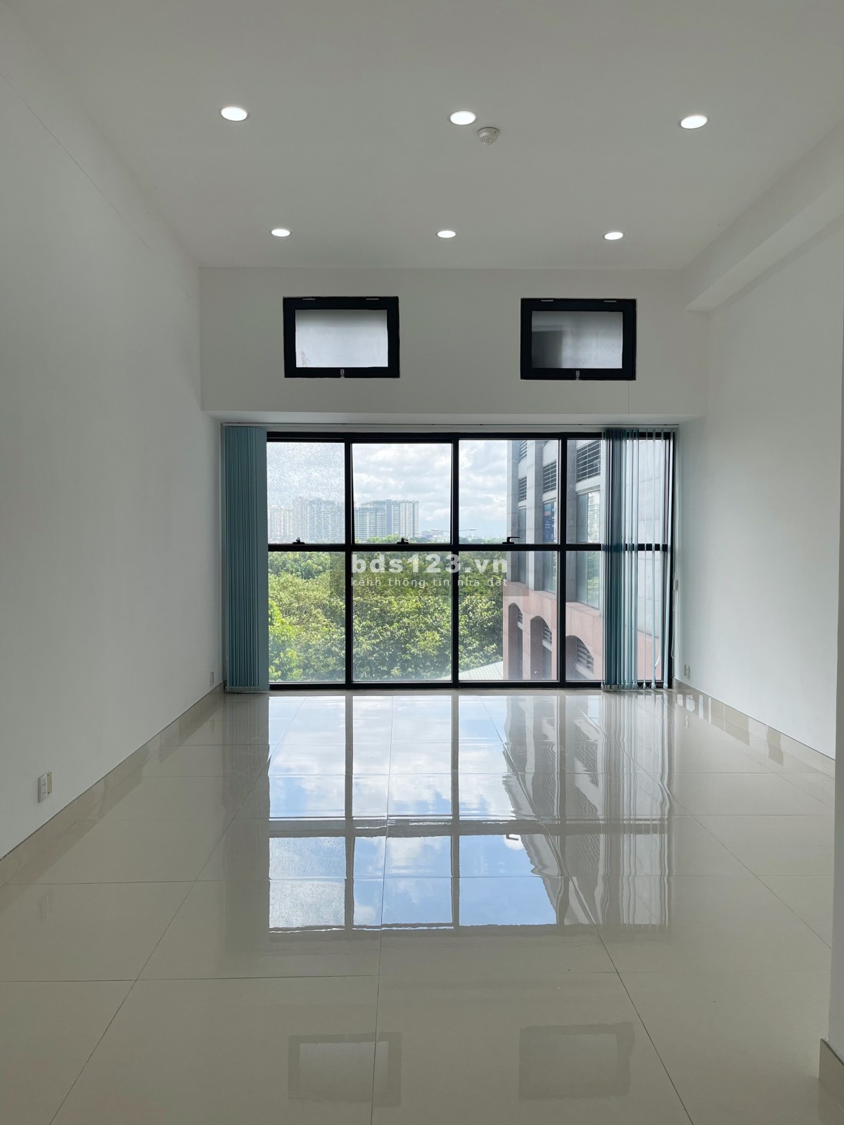 Cho thuê văn phòng - Officetel 40m2 giá siêu tốt chỉ 9 triệu - Trống sẵn The Sun Avenue Q2