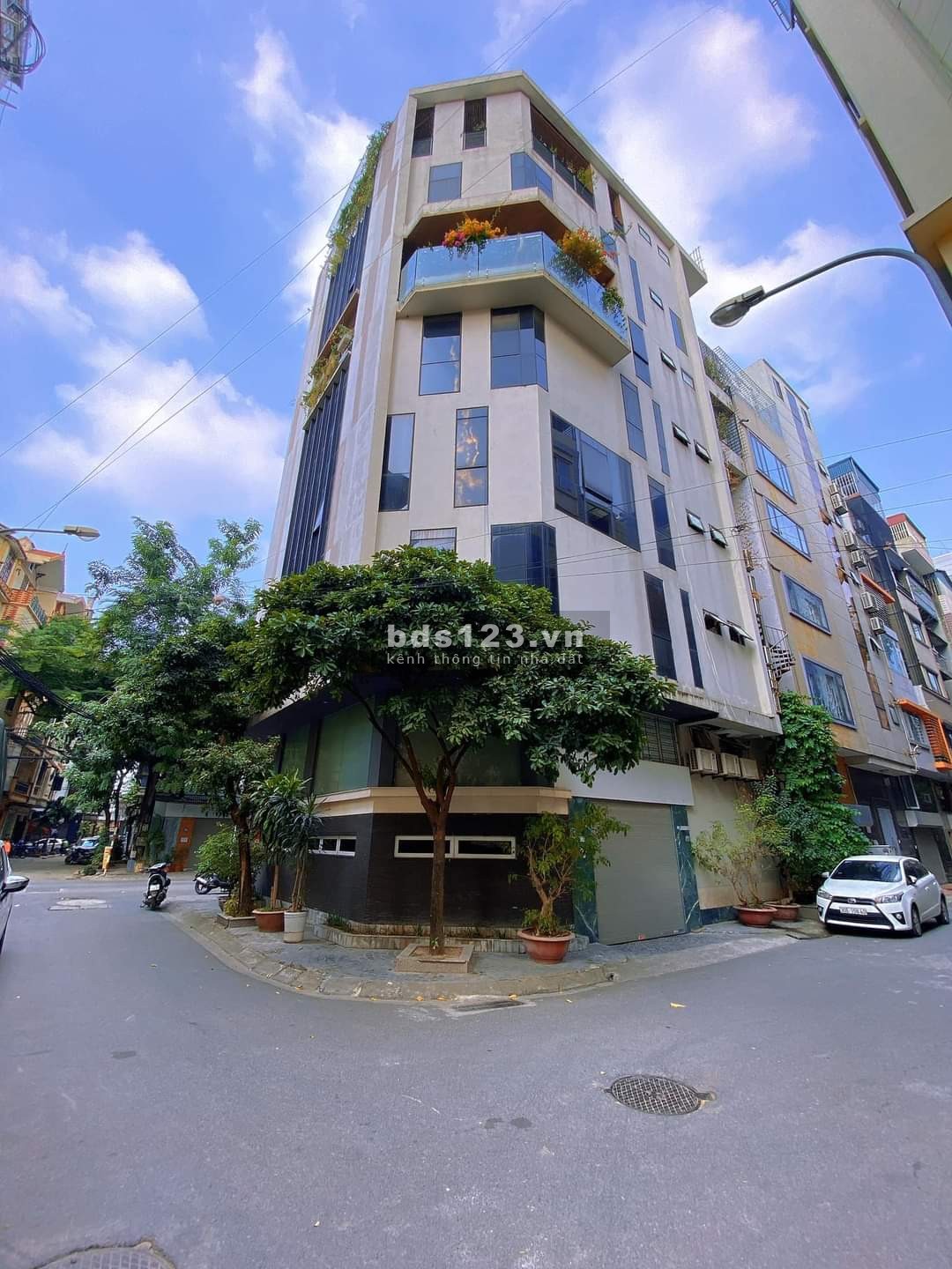 Bán siêu phẩm lô góc quận Đống Đa, phố Tây Sơn. Dt 61m, 4T, MT 13m, 18 Tỷ. Vị trí quá đẹp, KD Đỉnh