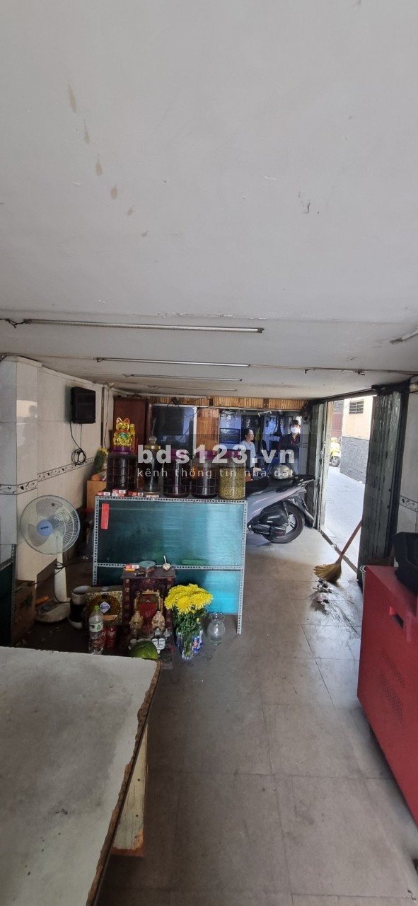 Mặt tiền chợ Hồng Lạc – 62 m2 4PN - xe hơi chạy đến trước nhà.