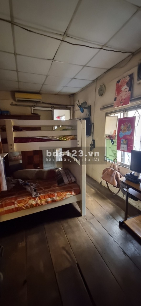Mặt tiền chợ Hồng Lạc – 62 m2 4PN - xe hơi chạy đến trước nhà.