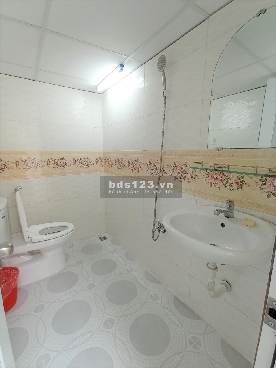 Cho thuê nhà mặt tiền nguyên căn tại Bình Phú 1