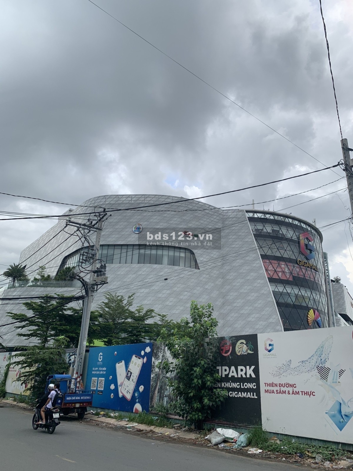 Nhà Bán Kế Gigamall, HBC, Thủ Đức. Ngang 6m, Đường 8m KD, VP. Chỉ 13.99 Tỷ. LH 0878399919.