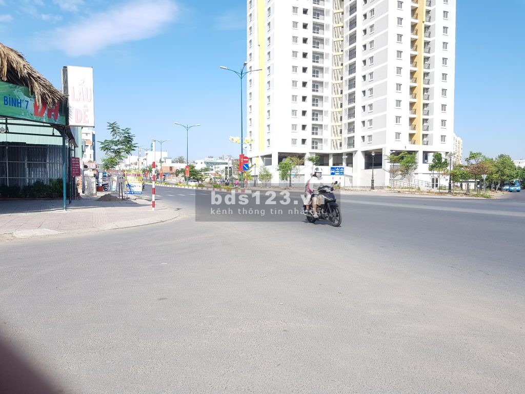 Thanh lý lô đất 80m2 đường Nguyễn Lương Bằng, quận 7, giá 2,5 tỷ. Gần công viên Bellaza