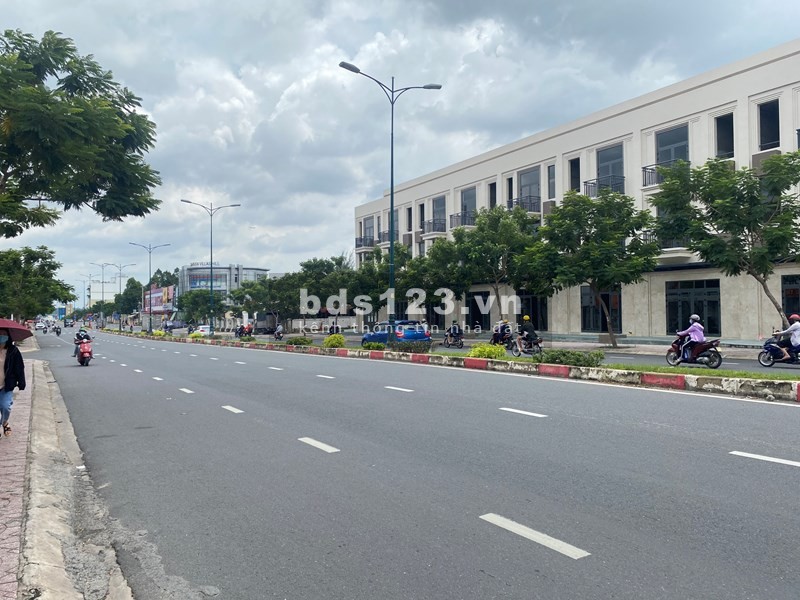 Thanh lý lô đất 80m2 đường Nguyễn Lương Bằng, quận 7, giá 2,5 tỷ. Gần công viên Bellaza