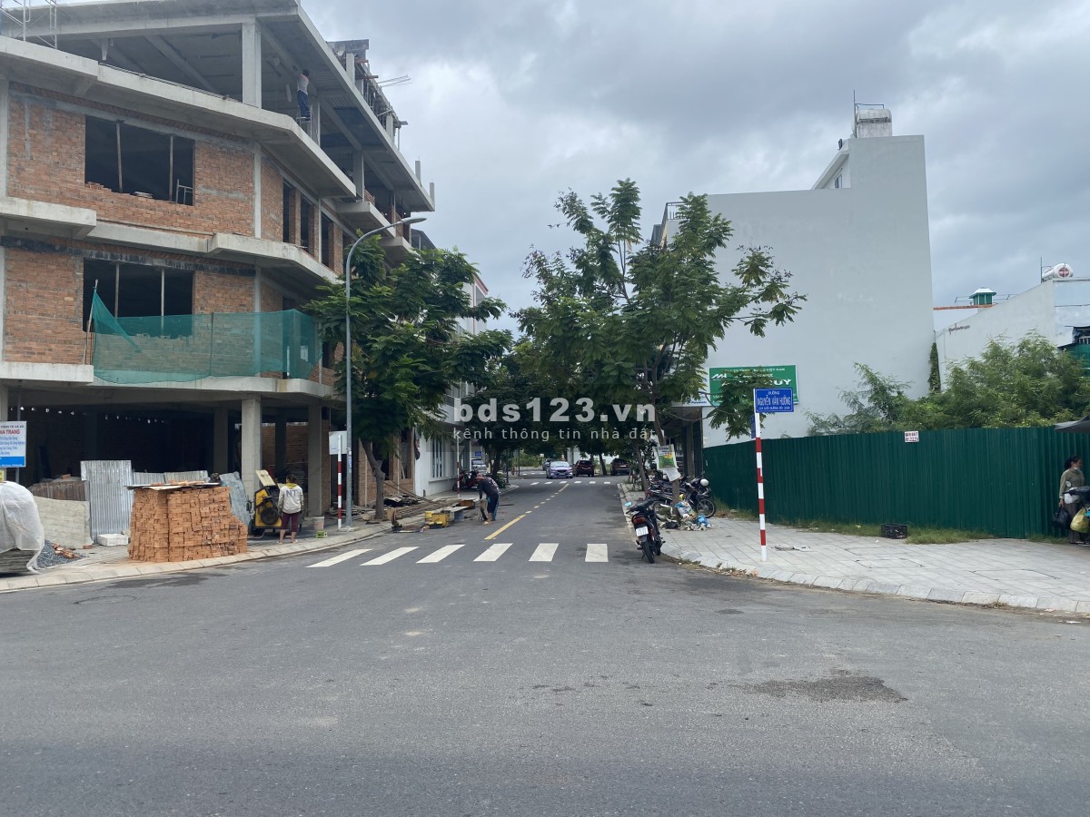 Bán đất lô góc VIP VCN phước Long 1 giá tốt