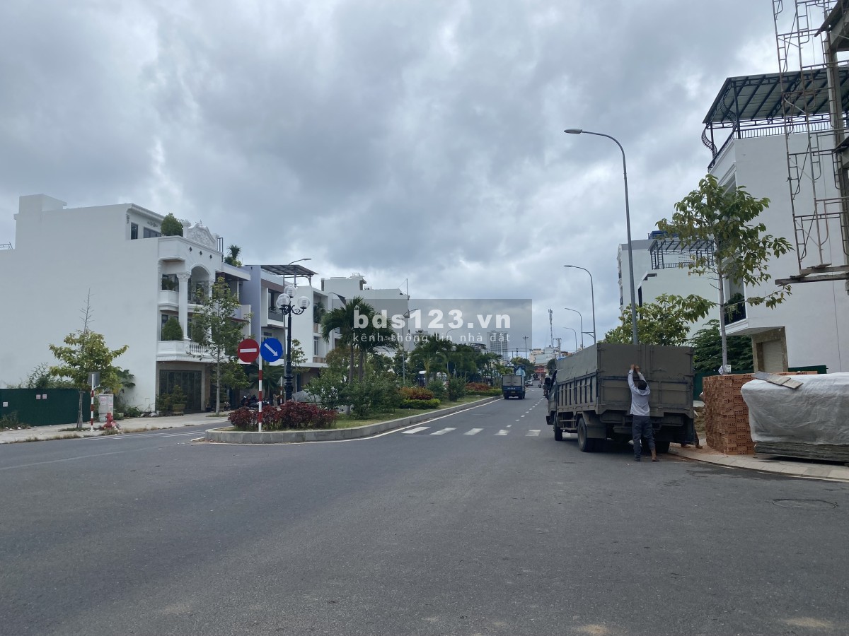 Bán đất lô góc VIP VCN phước Long 1 giá tốt