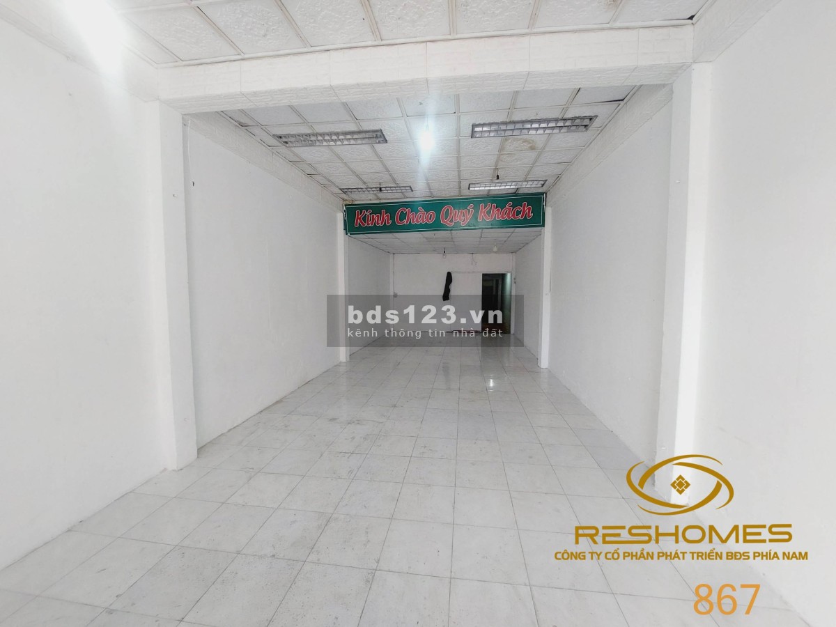 Cho thuê mặt bằng trống suốt gần Vincom - Thống Nhất, ngang 5m, set up tự do