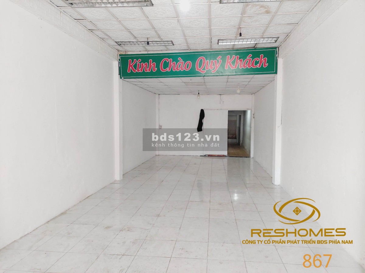 Cho thuê mặt bằng trống suốt gần Vincom - Thống Nhất, ngang 5m, set up tự do