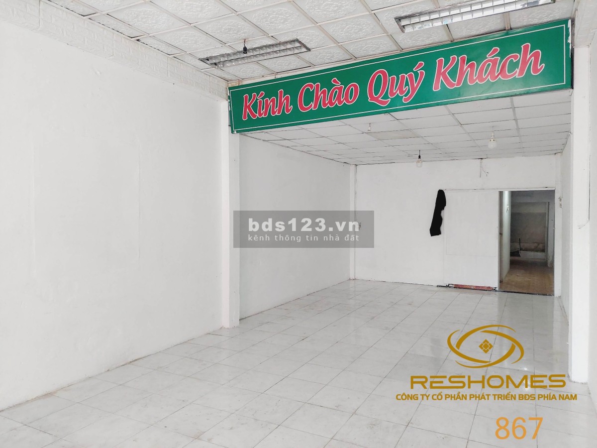 Cho thuê mặt bằng trống suốt gần Vincom - Thống Nhất, ngang 5m, set up tự do