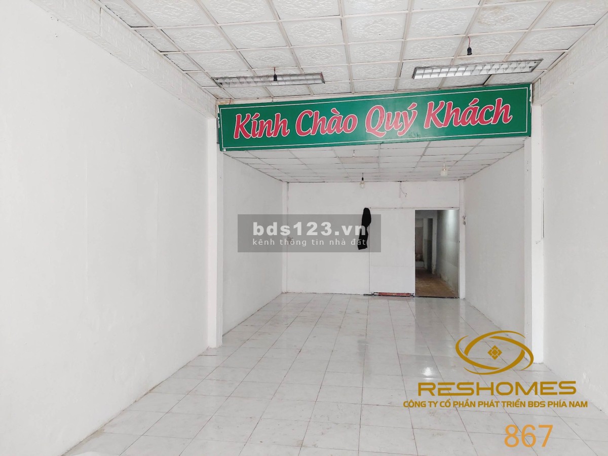 Cho thuê mặt bằng trống suốt gần Vincom - Thống Nhất, ngang 5m, set up tự do