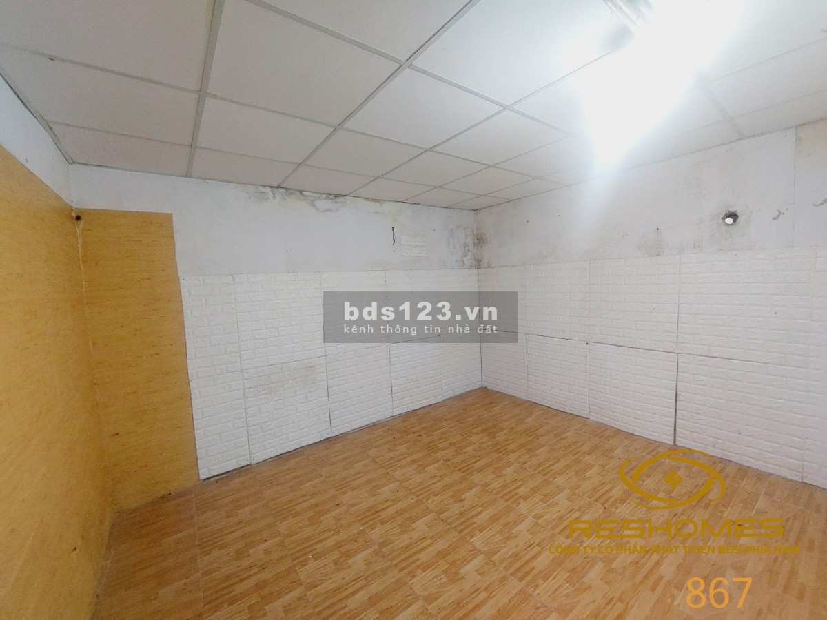 Cho thuê mặt bằng trống suốt gần Vincom - Thống Nhất, ngang 5m, set up tự do