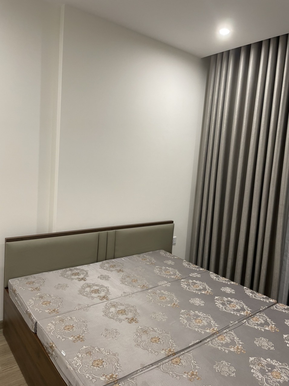 Cho thuê căn hộ 2PN, 2WC, Full đồ, dt 61m2 Vinhomes Smart City