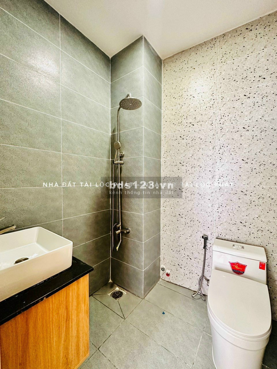 Bán nhà riêng 3 lầu Phan Văn Trị, hẻm 5m, DT 5,3 x 8m, giá 5,7 tỷ