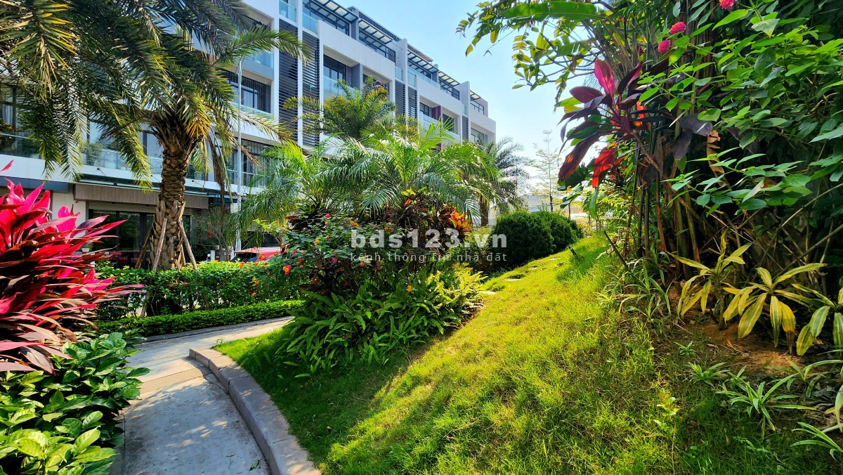 Bán căn hộ DT 95m2, gần phố Cổ, giá cắt lỗ chỉ 2,9 tỷ đã gồm VAT, nội thất đủ nhận nhà ngay