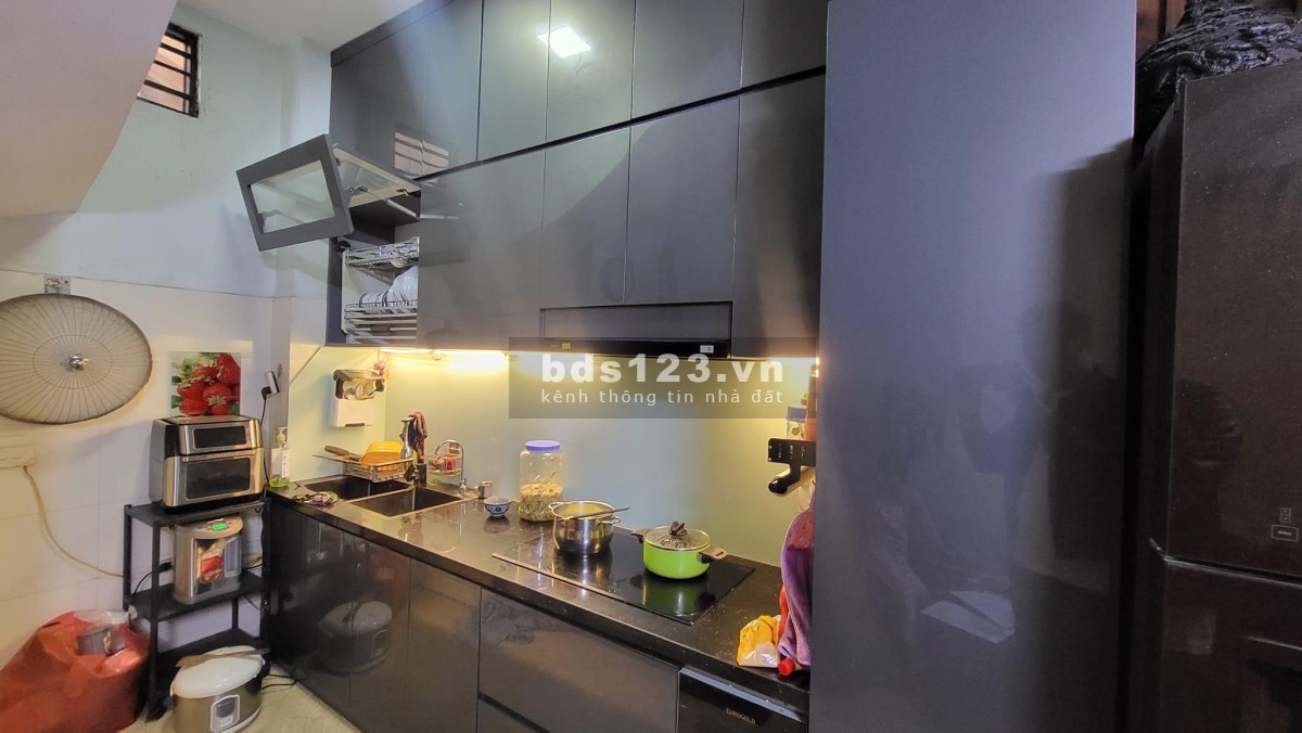 Bán nhà riêng Vĩnh Hưng, diện tích 30m2, kết cầu 6 tầng lầu