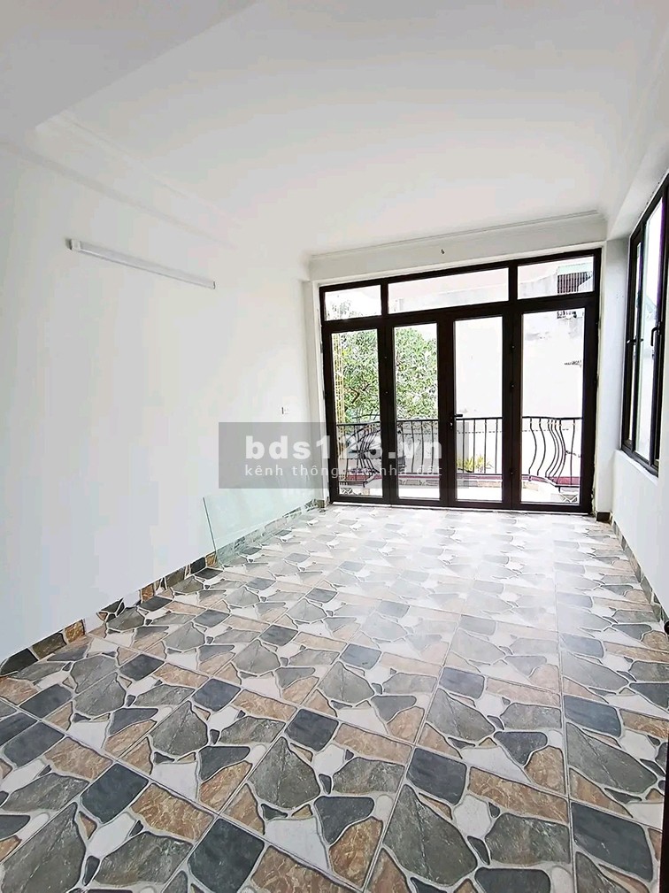 Bán nhà riêng hàng hiếm tại nhà phố Trưởng Định - 38m2 - 5 tầng - 3.3 tỷ - mới 100%